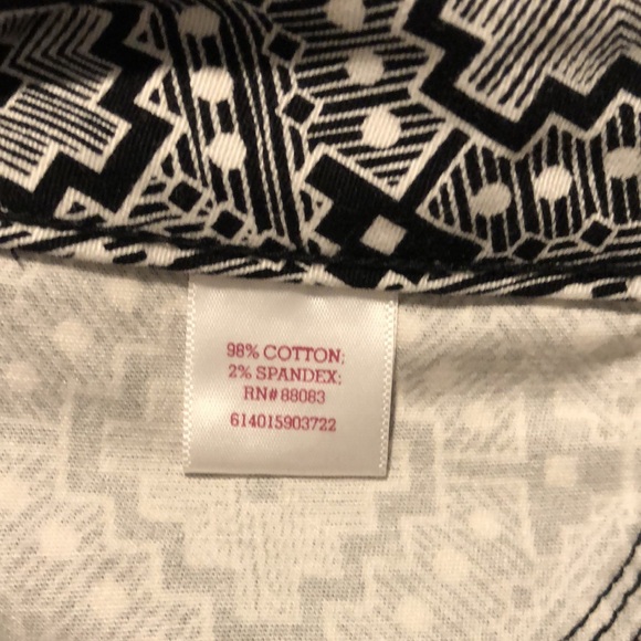 SO Black and White Patterned High-Waisted Junior’s Shorts Size: 3 - Picture 5 of 5